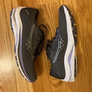 Mizuno wave rider 25